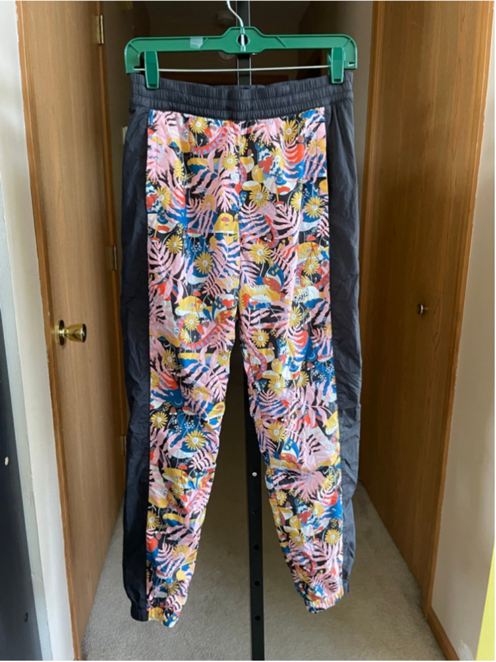 Women's THE NORTH FACE S Track Pants & Joggers Pink Black - Picture 2 of 4